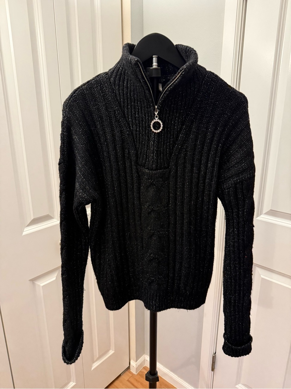 VENUS Black Ribbed Half-Zip Turtleneck Sweater with Ring Pull